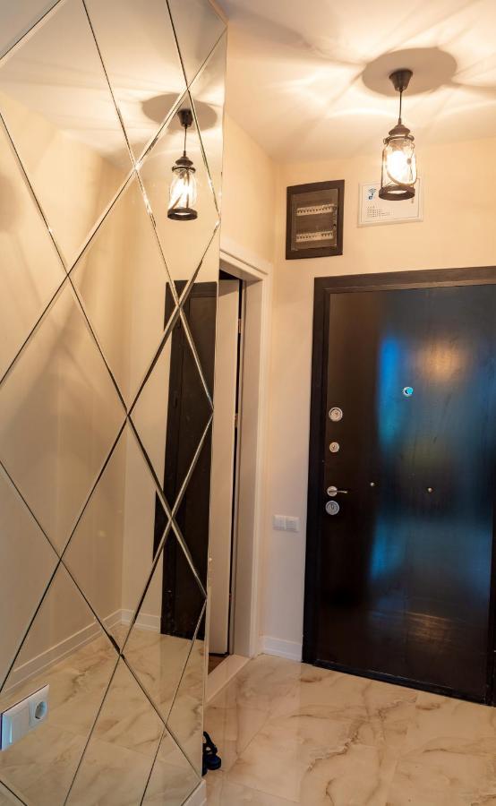 Entire Flat With City Skyline View - Two Bedrooms บาทูมิ ภายนอก รูปภาพ