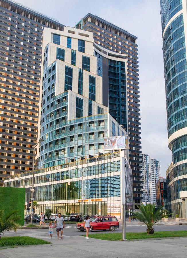 Entire Flat With City Skyline View - Two Bedrooms บาทูมิ ภายนอก รูปภาพ