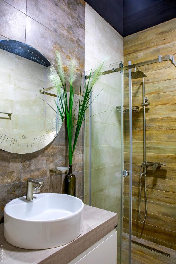 Entire Flat With City Skyline View - Two Bedrooms บาทูมิ ภายนอก รูปภาพ