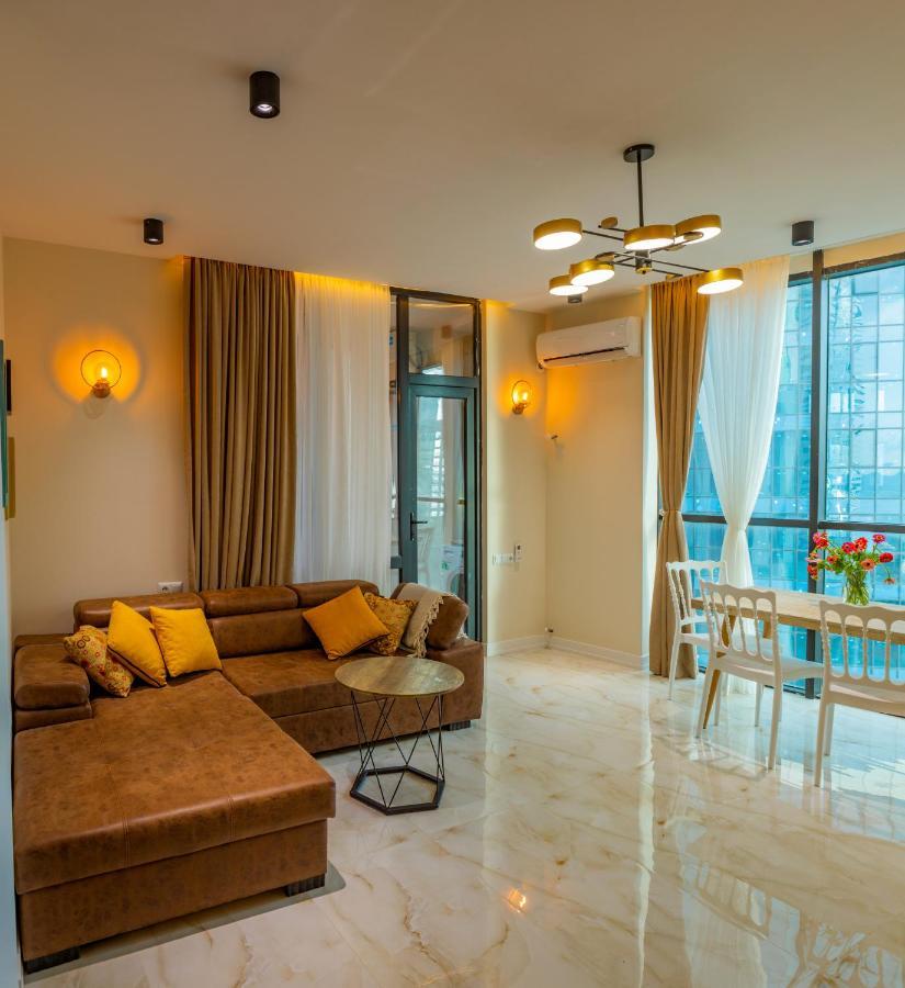 Entire Flat With City Skyline View - Two Bedrooms บาทูมิ ภายนอก รูปภาพ